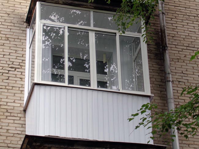 Остекление балкона в сталинке - сталинском доме Нахабино